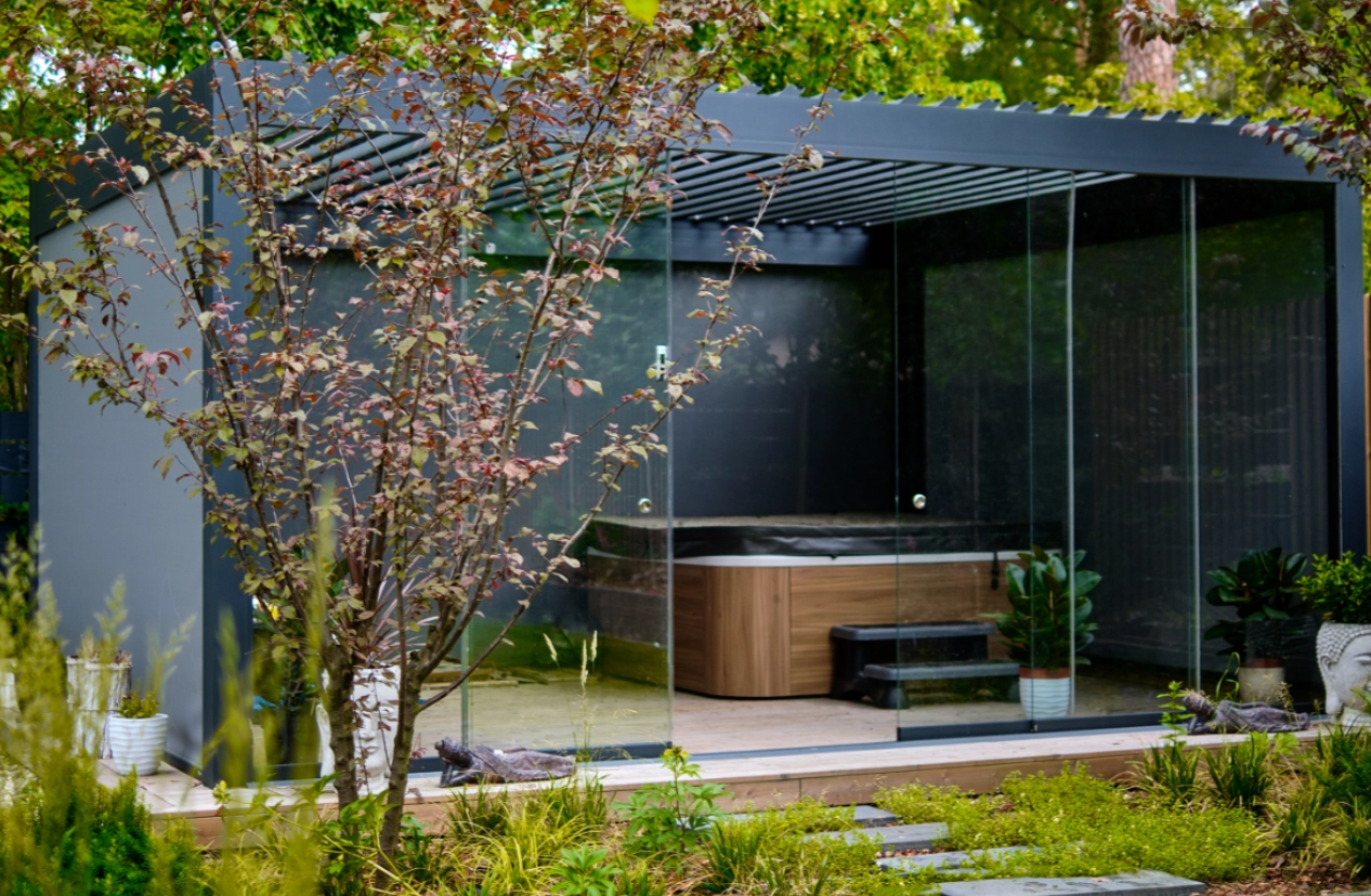 Pergola u bazénu s LED osvětlením — Praha-východ